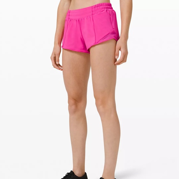 lululemon athletica Pants - 🌿NWT Lululemon Hotty Hot Low Rise Short 2.5”
